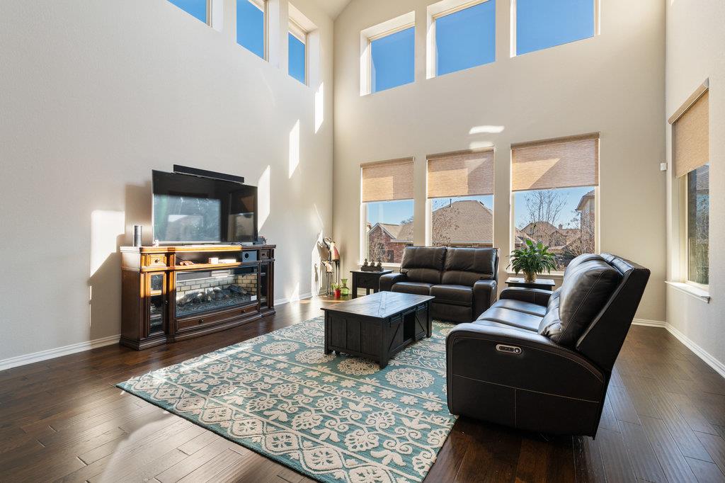 2921 Saint Paul Rivera LN