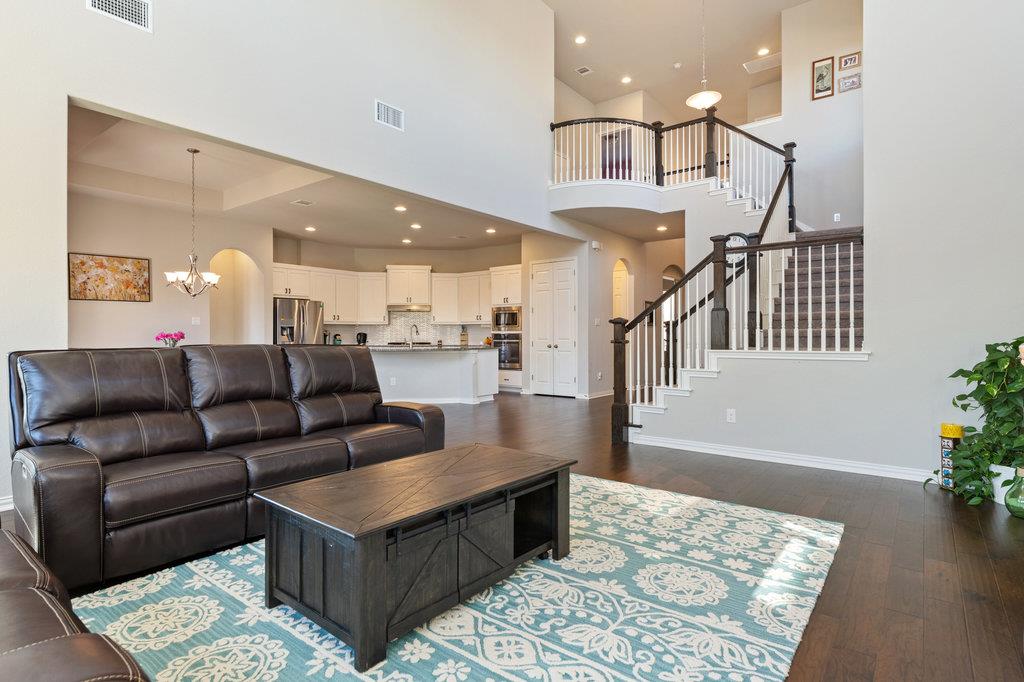 2921 Saint Paul Rivera LN