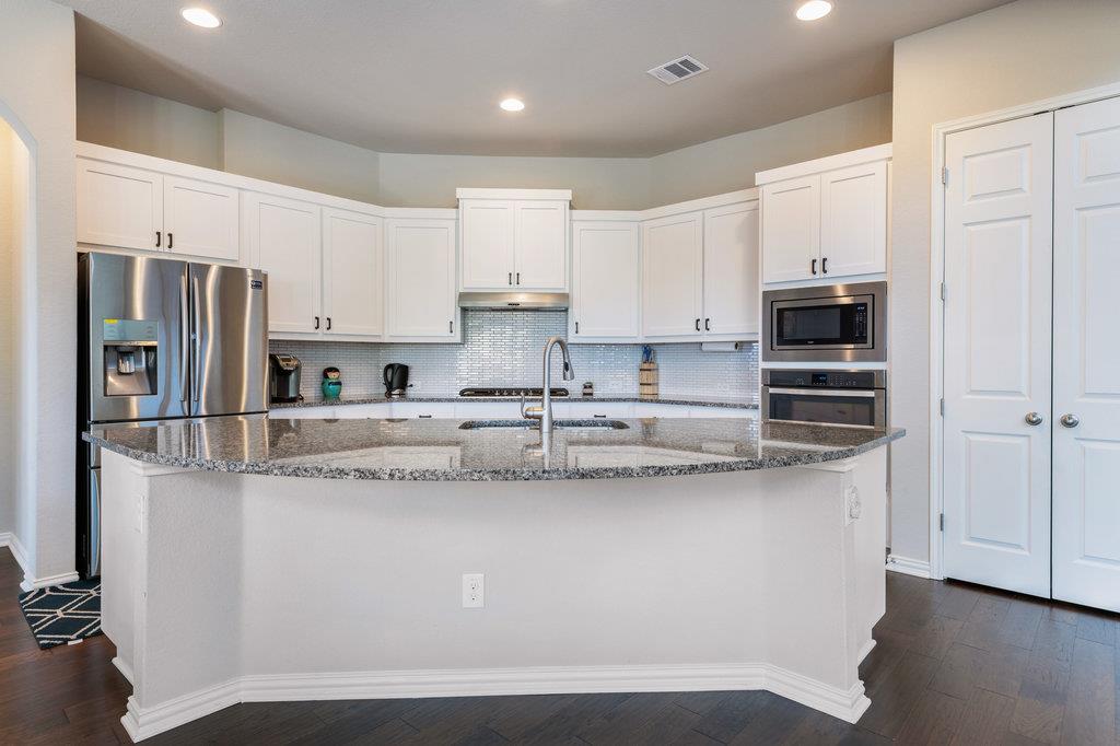 2921 Saint Paul Rivera LN