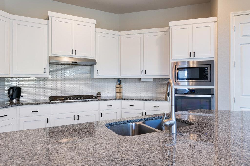 2921 Saint Paul Rivera LN