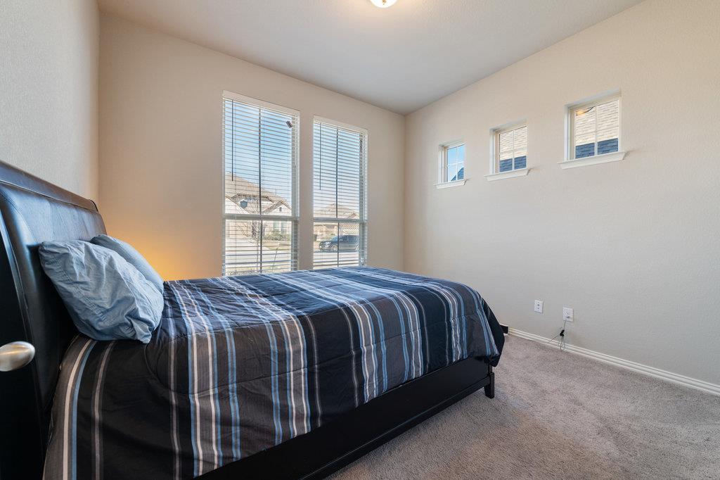 2921 Saint Paul Rivera LN