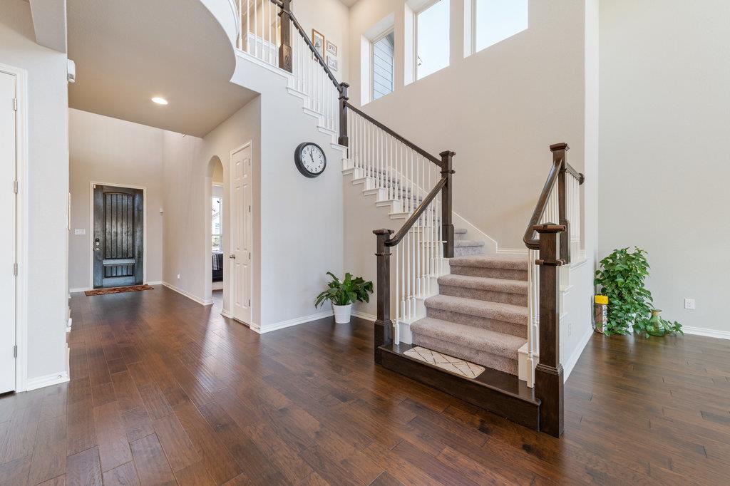 2921 Saint Paul Rivera LN