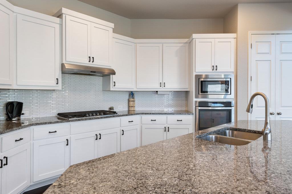 2921 Saint Paul Rivera LN