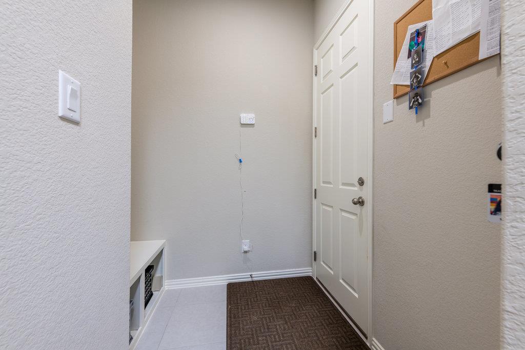 2921 Saint Paul Rivera LN