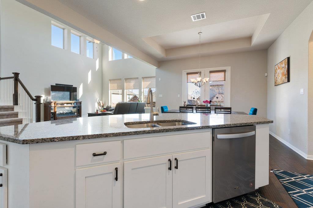 2921 Saint Paul Rivera LN