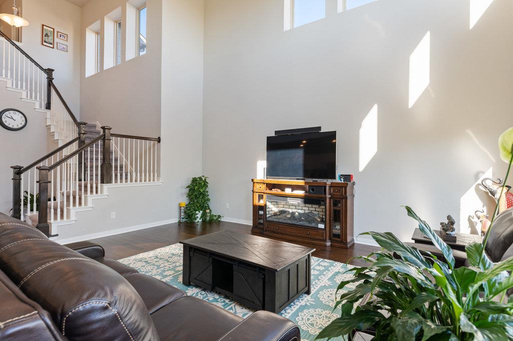 2921 Saint Paul Rivera LN