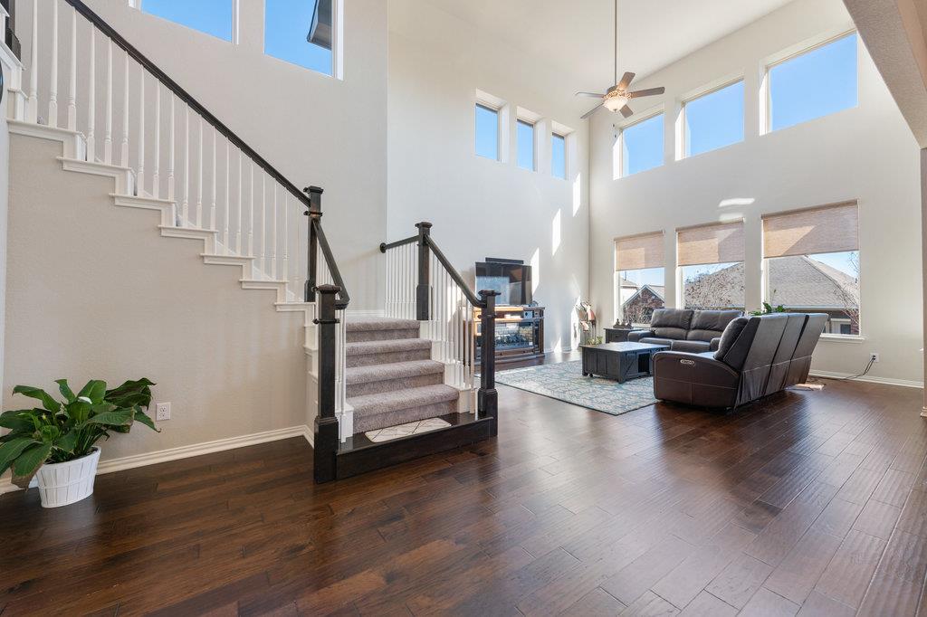 2921 Saint Paul Rivera LN