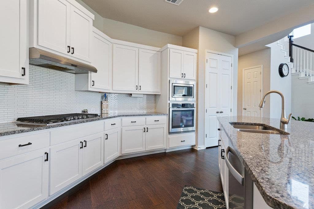 2921 Saint Paul Rivera LN