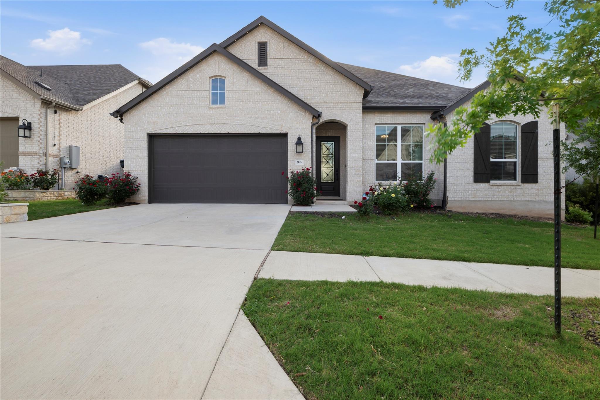 929 Mollie McBride LN