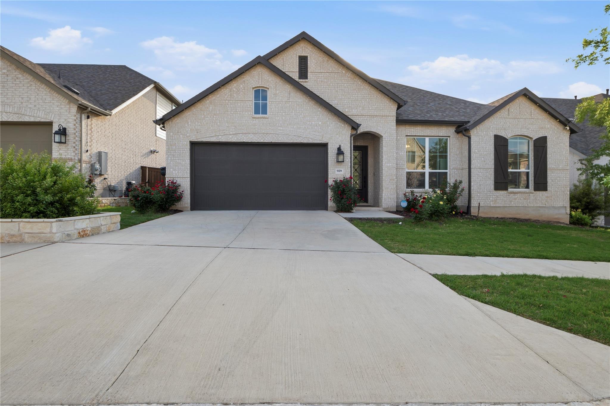 929 Mollie McBride LN