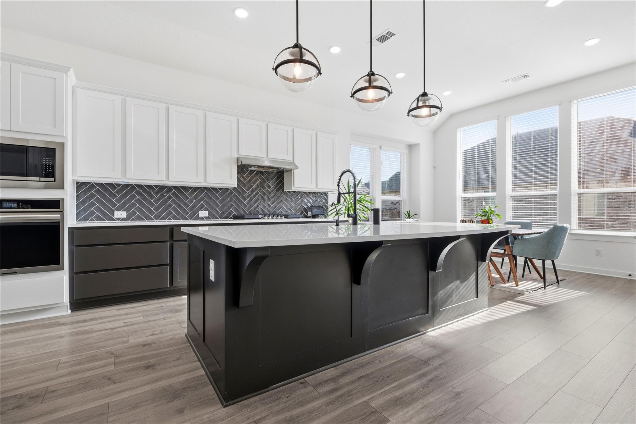 929 Mollie McBride LN