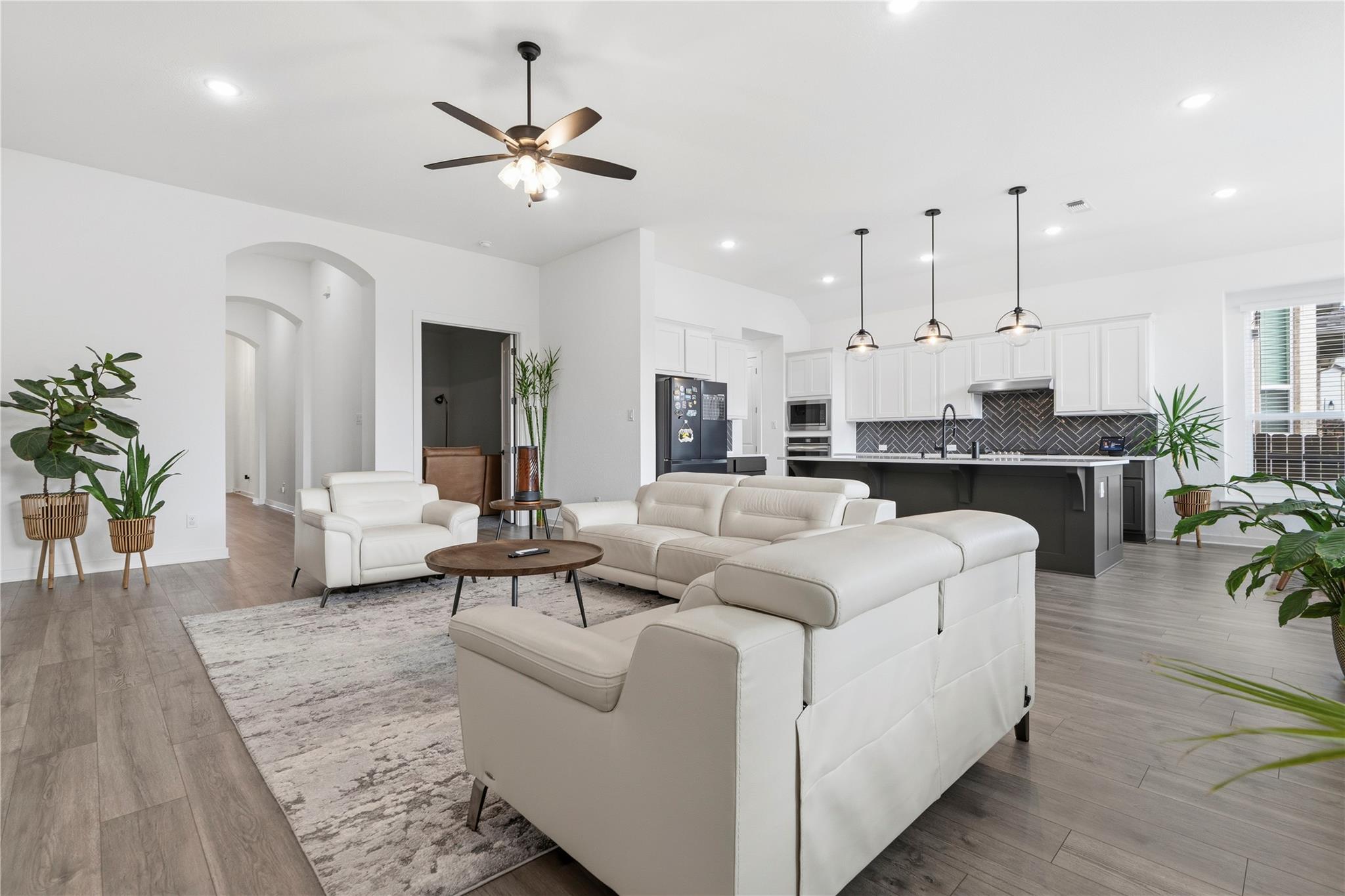 929 Mollie McBride LN