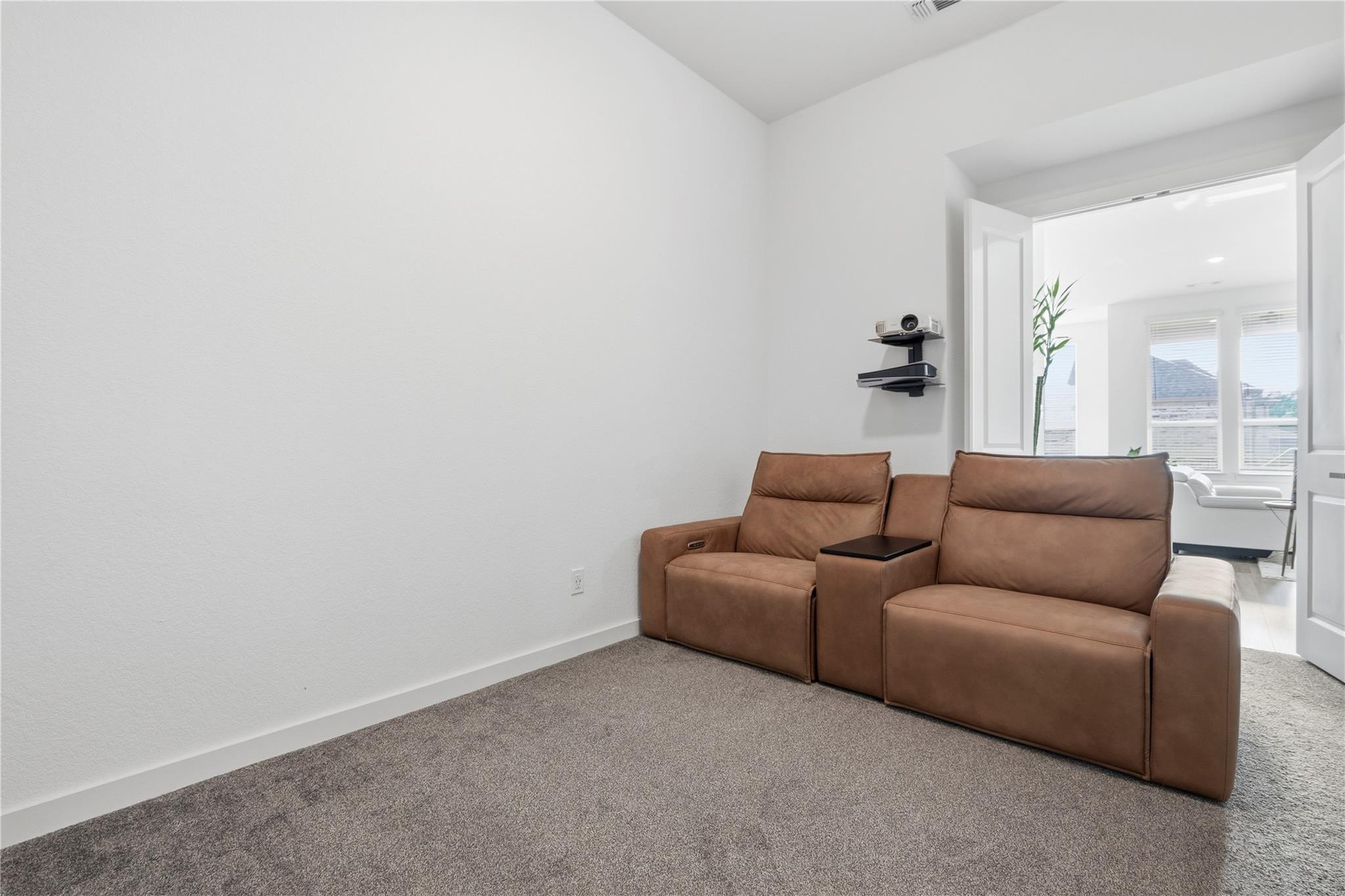 929 Mollie McBride LN