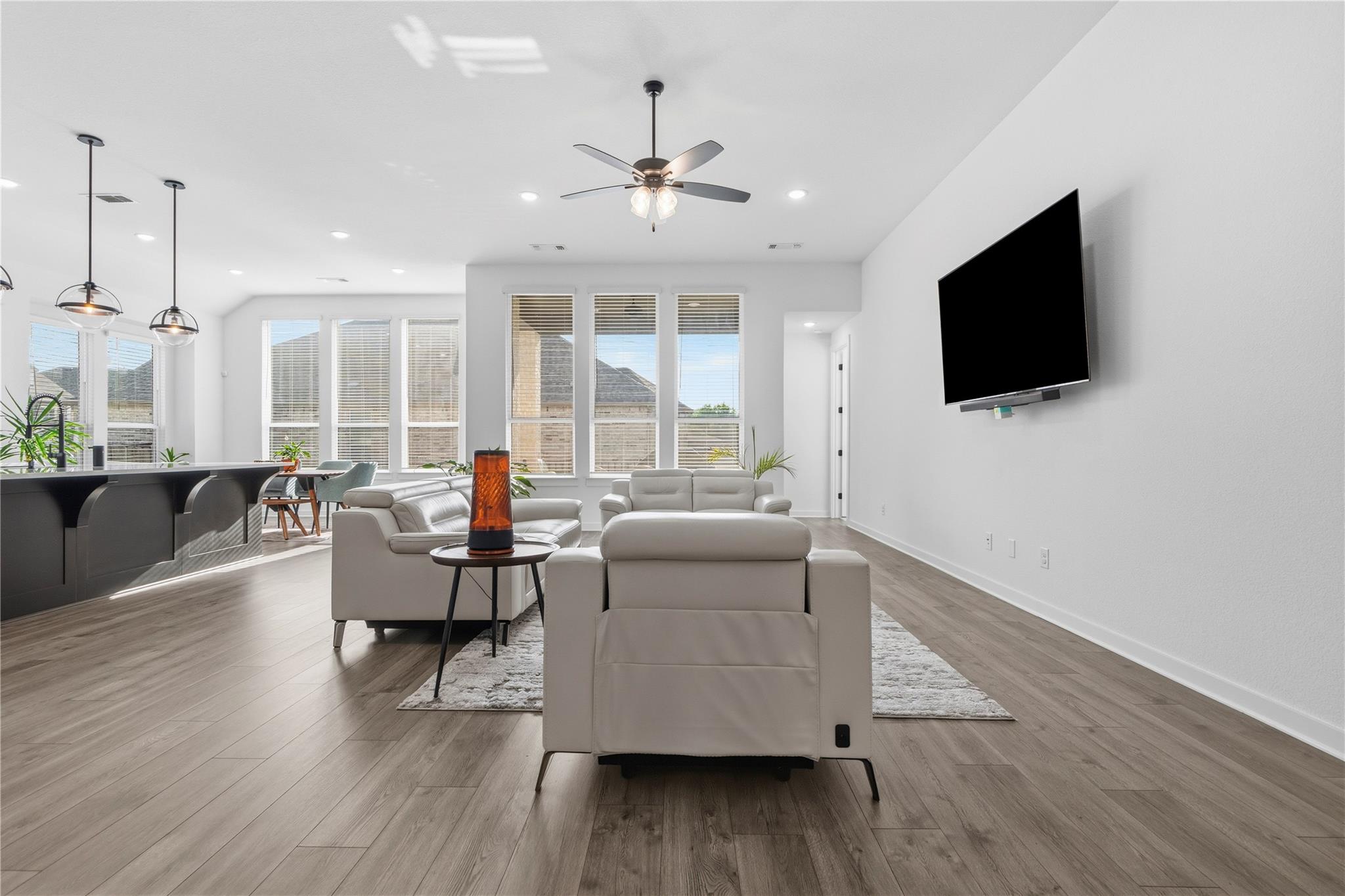 929 Mollie McBride LN