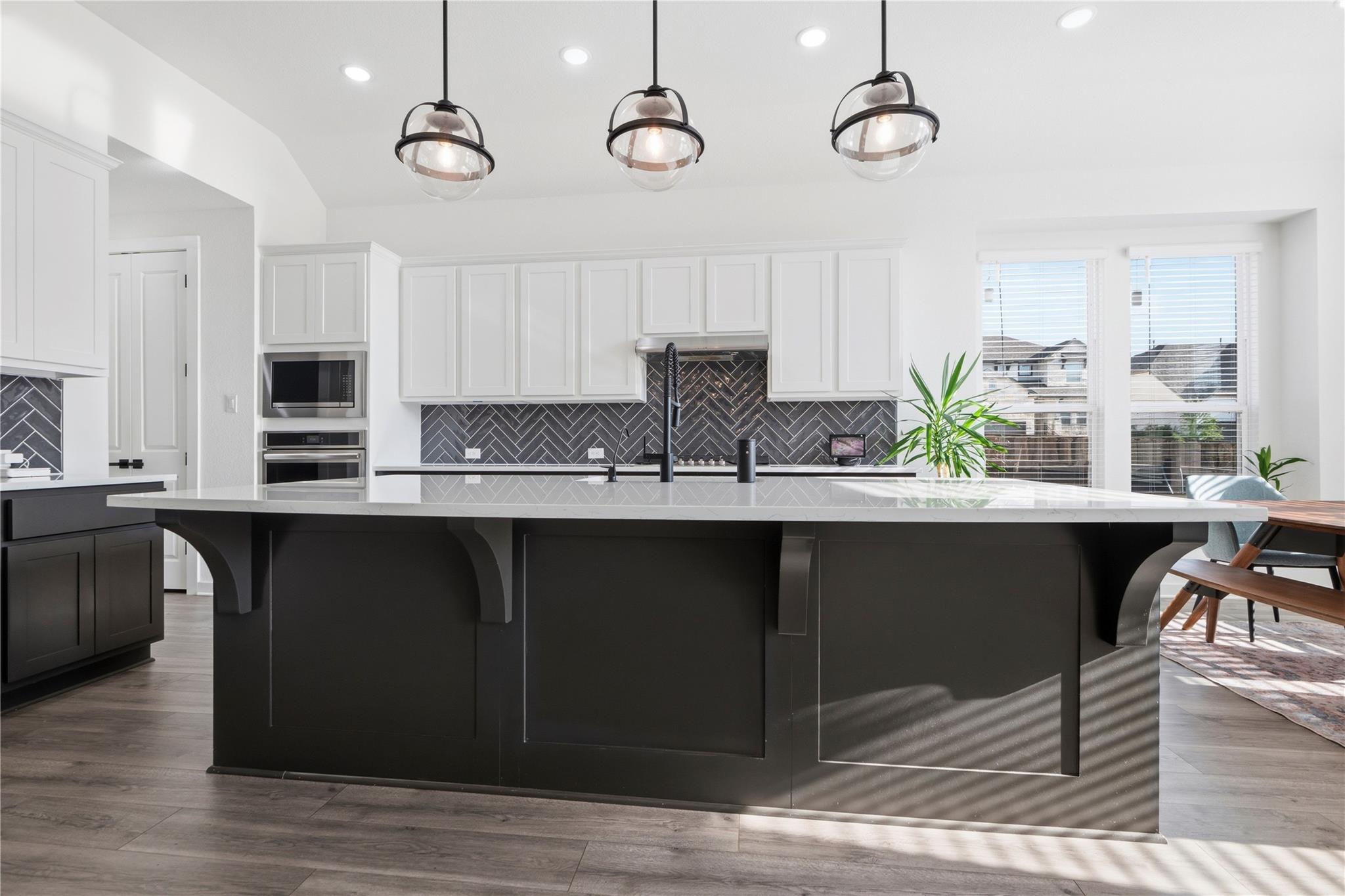 929 Mollie McBride LN