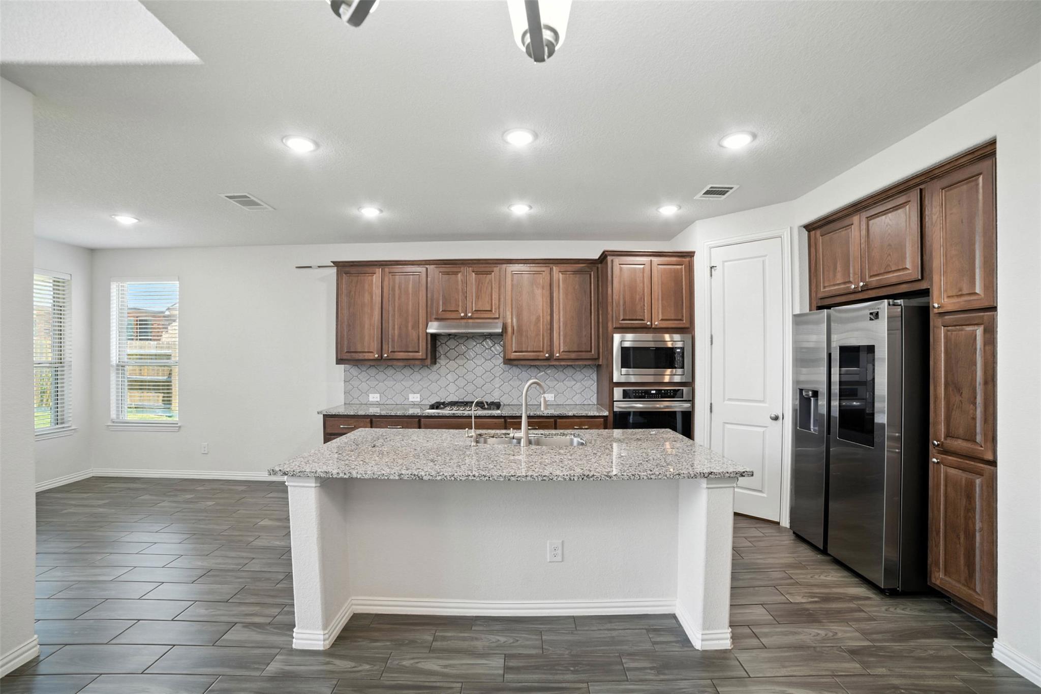 3054 Columbus LOOP