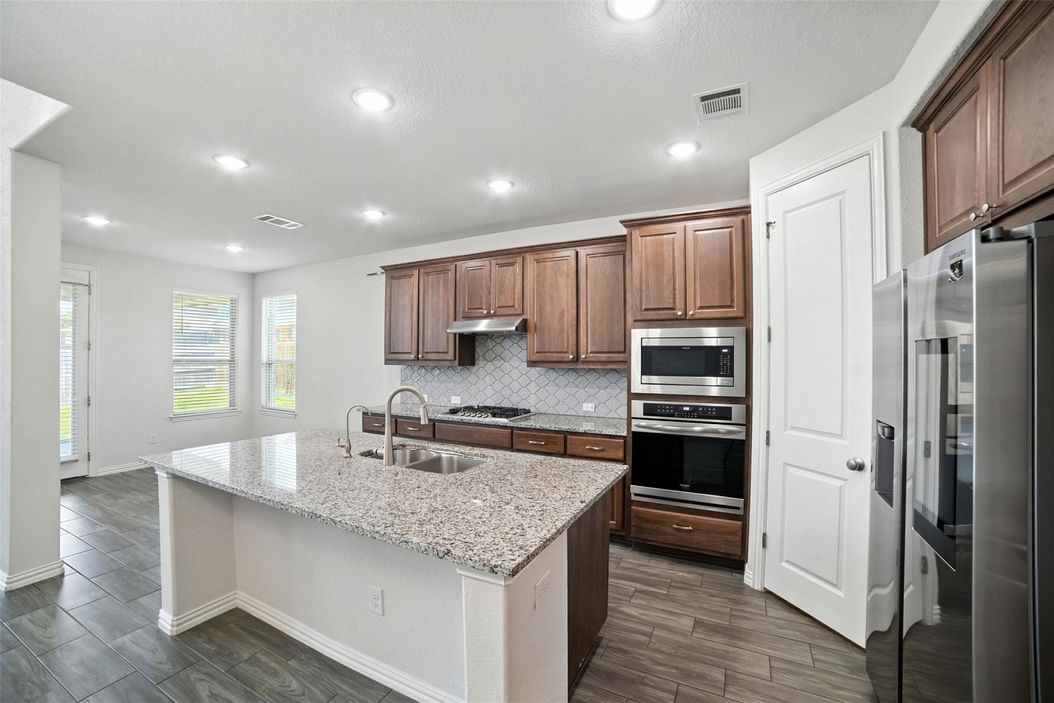3054 Columbus LOOP
