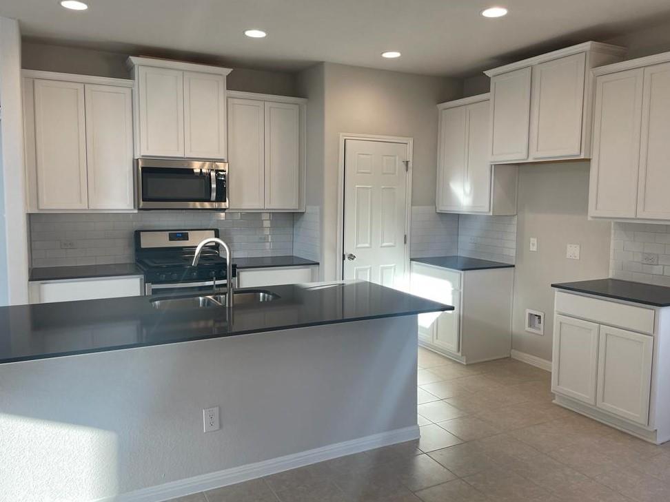 12809 Gilliland LN