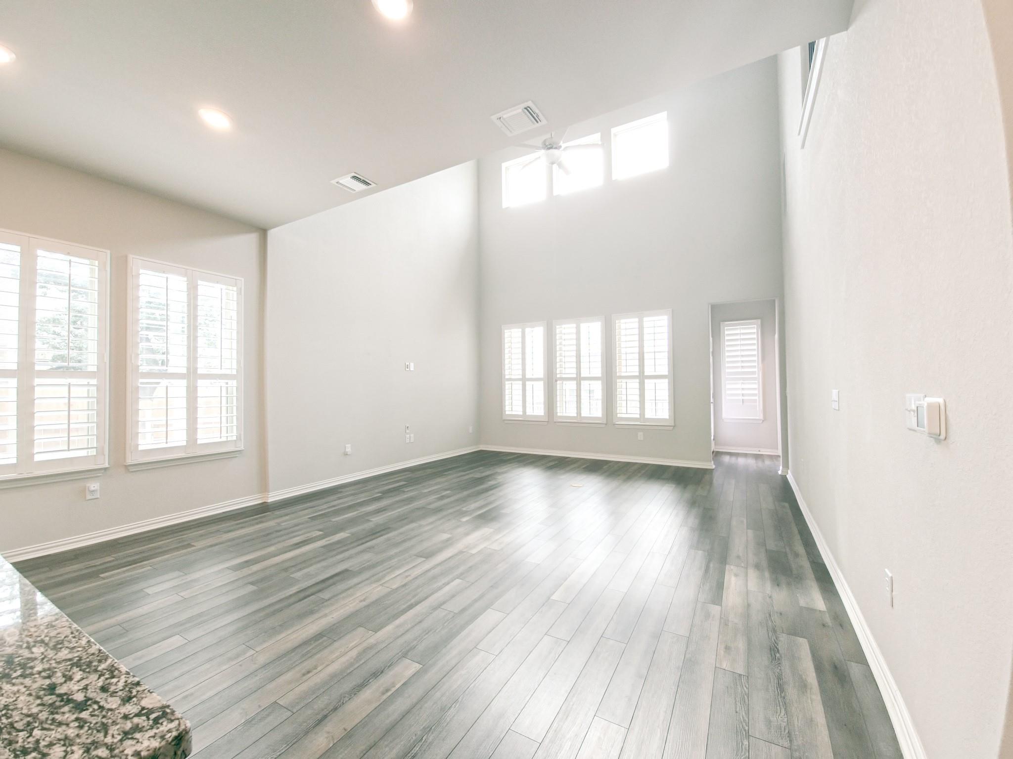 12716 Bloomington DR