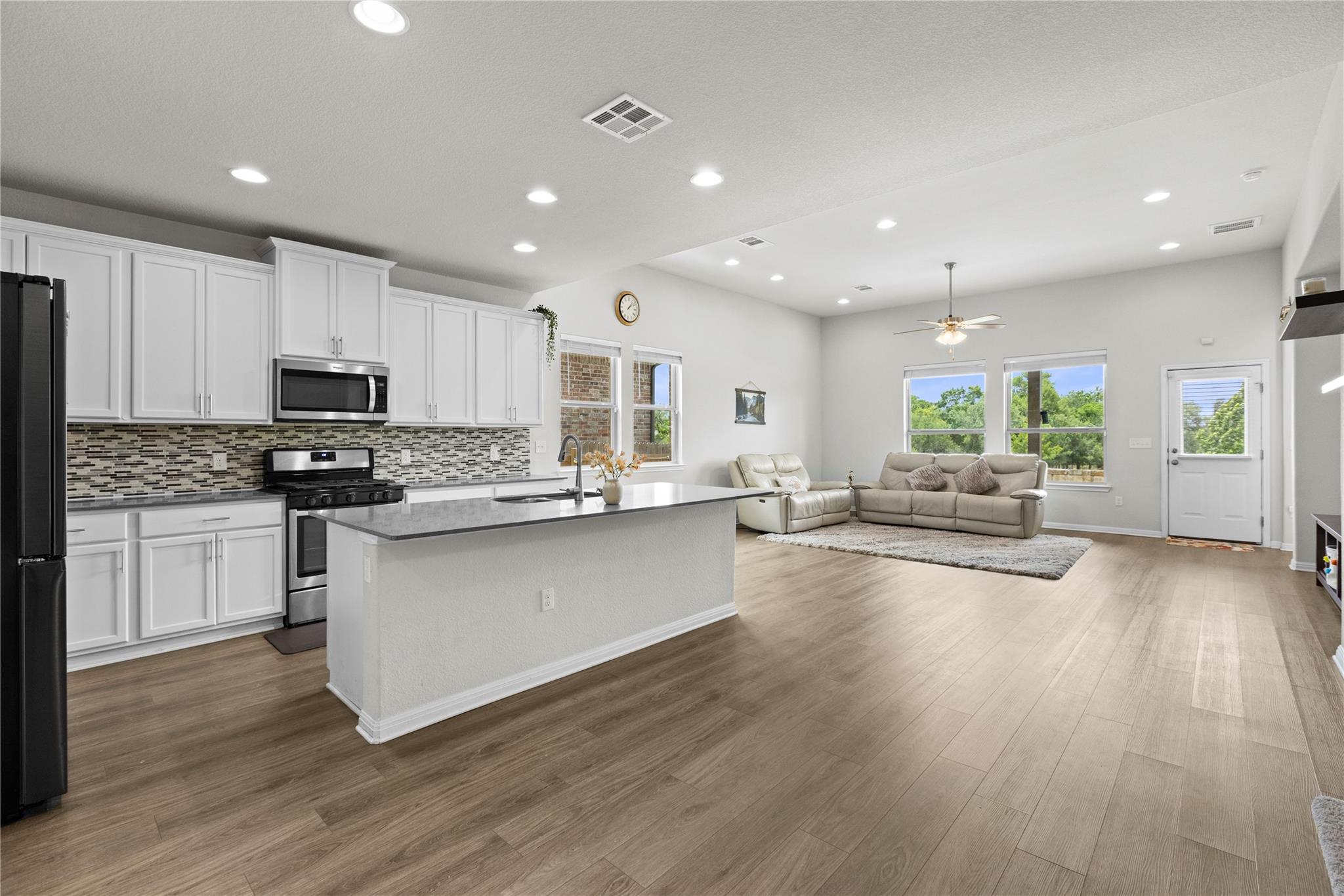 516 Arrowhead Vine ST