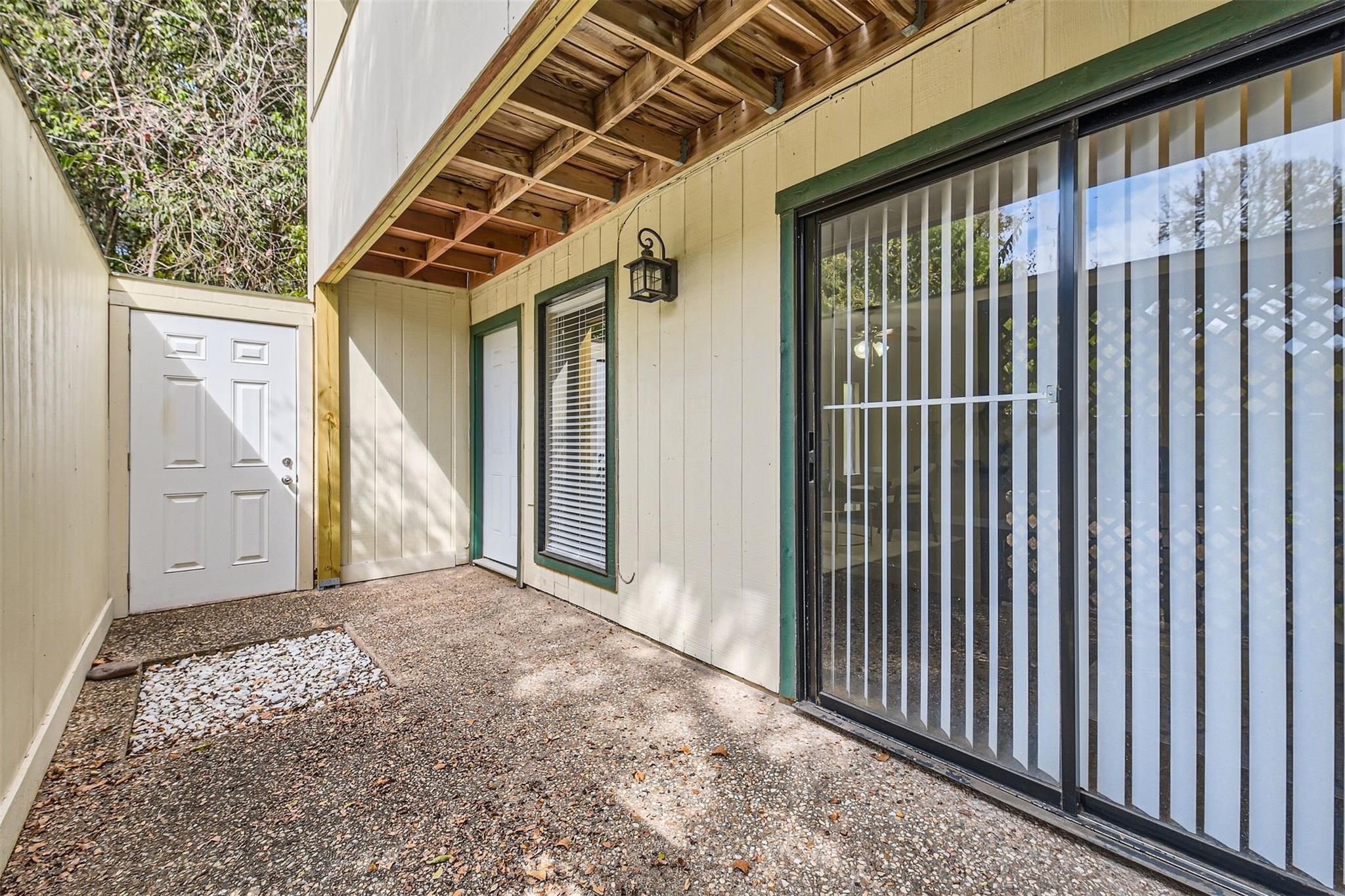 6718 Silvermine DR # 1203
