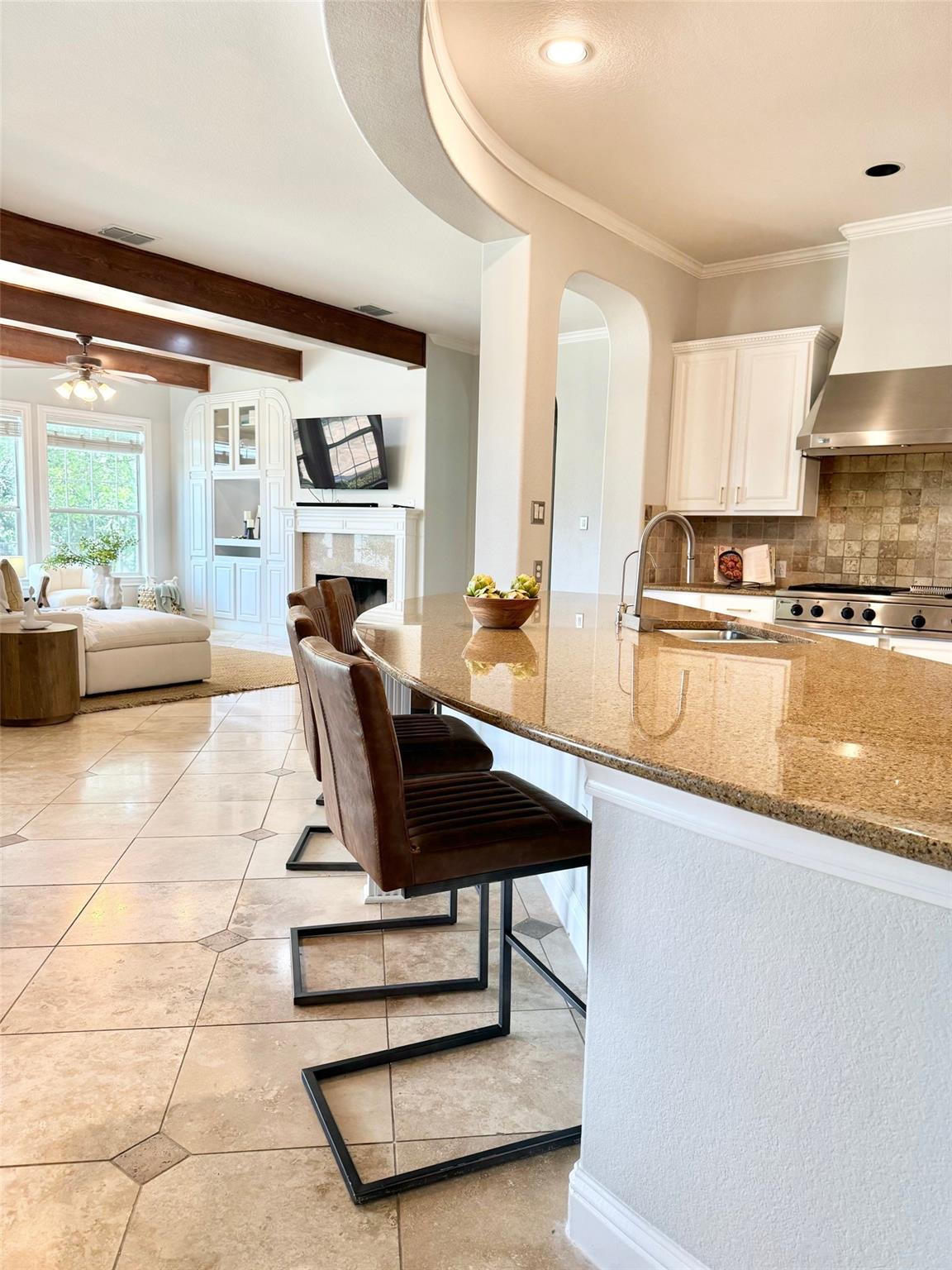 5301 Laguna Cliff LN