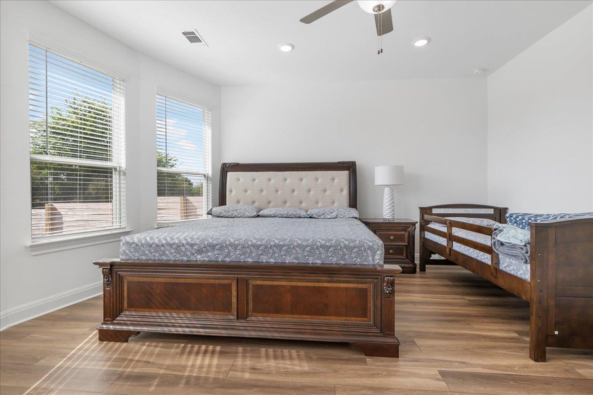 240 Inlet LN, Leander