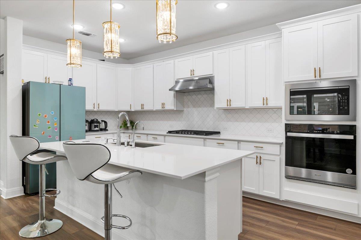 240 Inlet LN, Leander