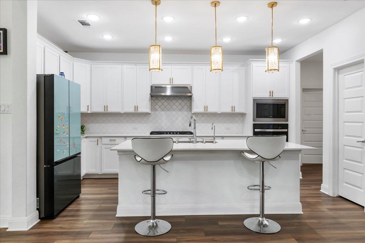 240 Inlet LN, Leander