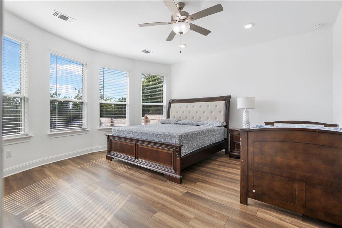 240 Inlet LN, Leander