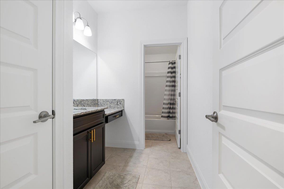 240 Inlet LN, Leander