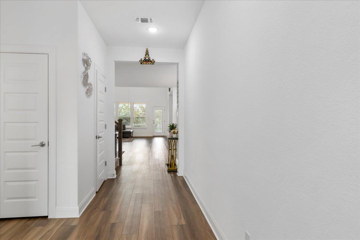 240 Inlet LN, Leander