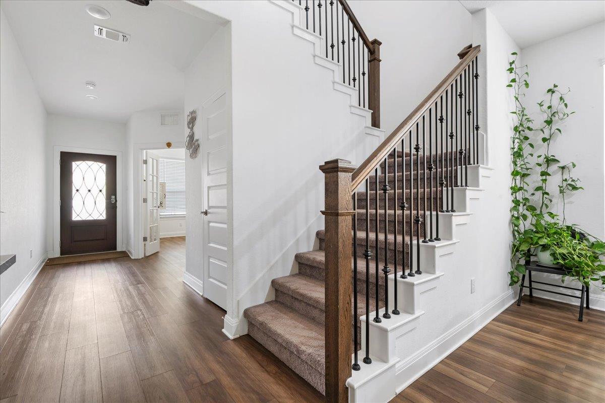 240 Inlet LN, Leander