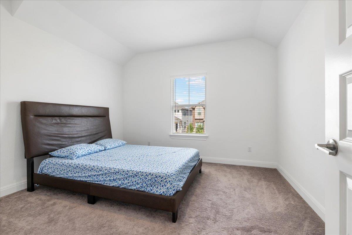 240 Inlet LN, Leander