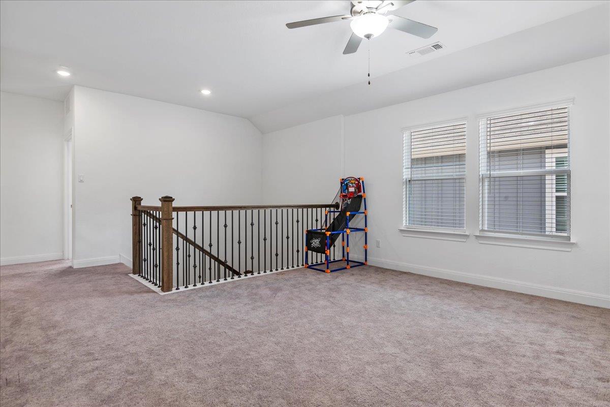 240 Inlet LN, Leander