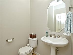 2737 Plantation DR