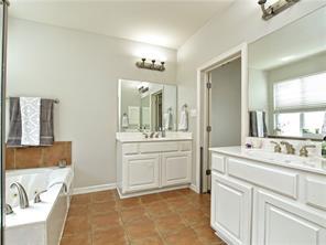 2737 Plantation DR