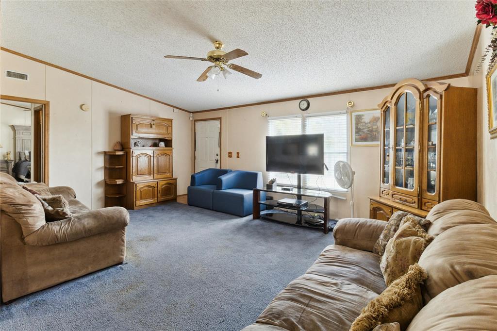 8106 WOLF LN