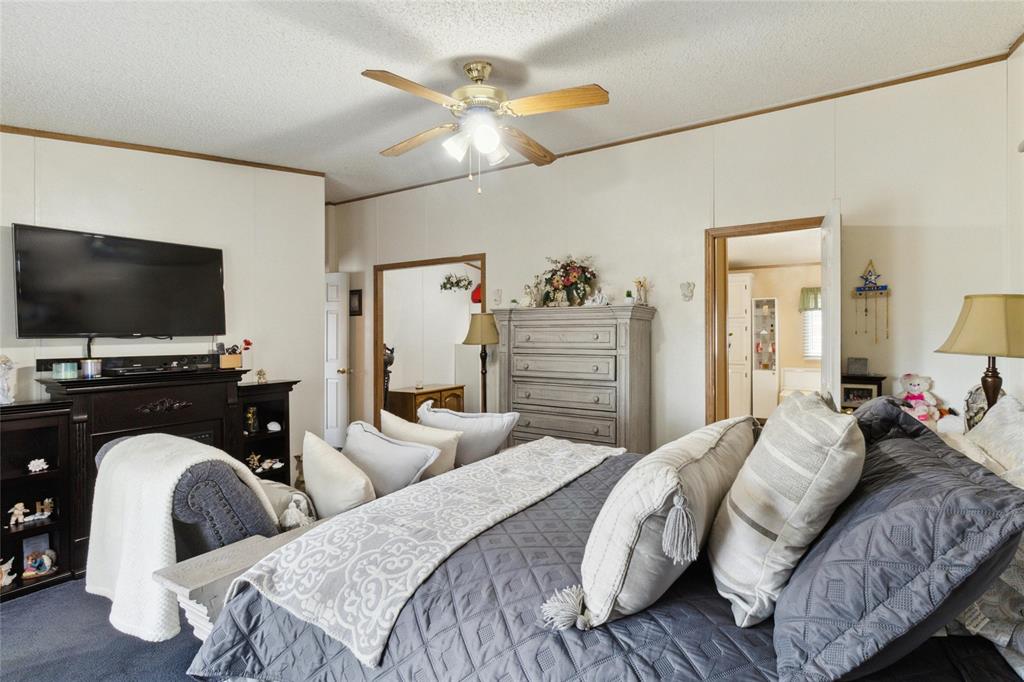 8106 WOLF LN