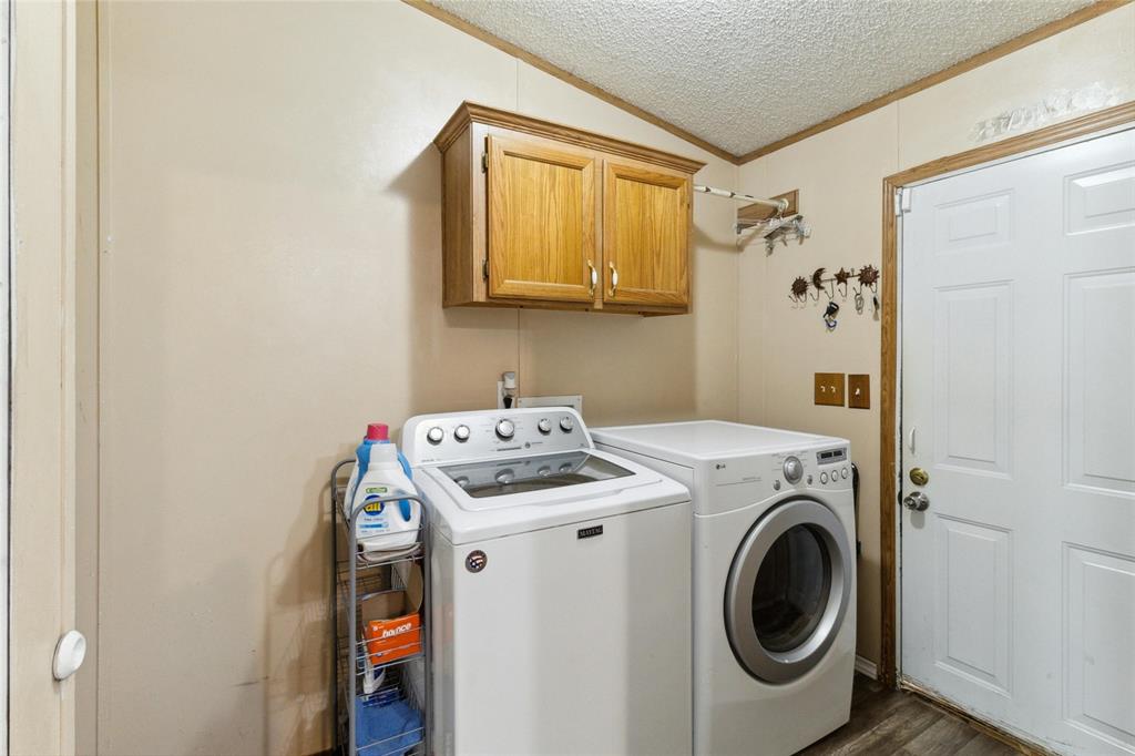 8106 WOLF LN