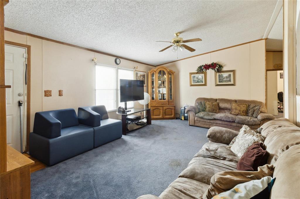 8106 WOLF LN