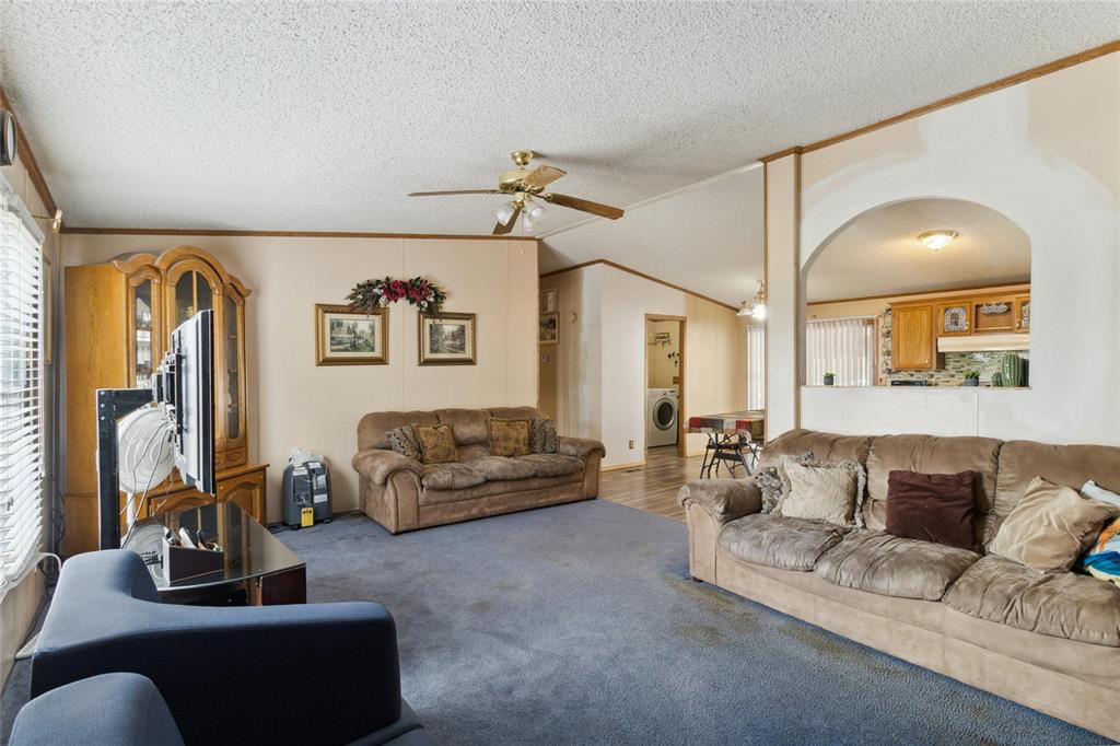 8106 WOLF LN