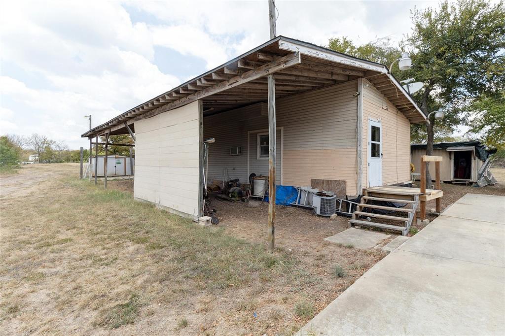8106 WOLF LN