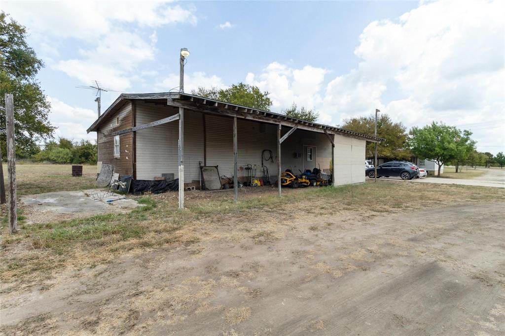 8106 WOLF LN