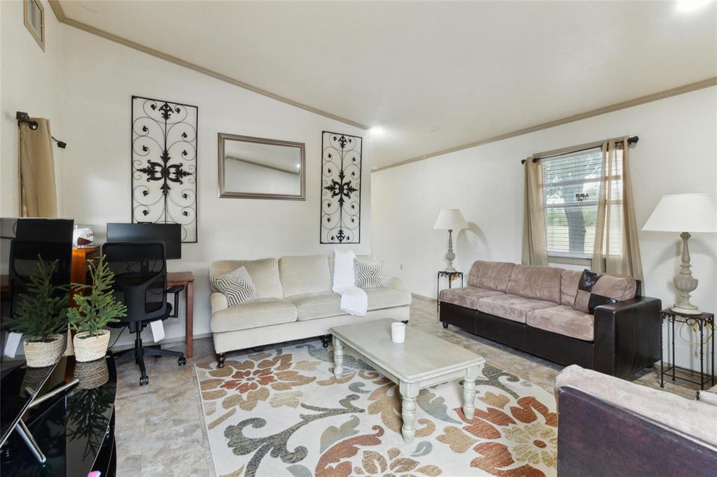 8106 WOLF LN
