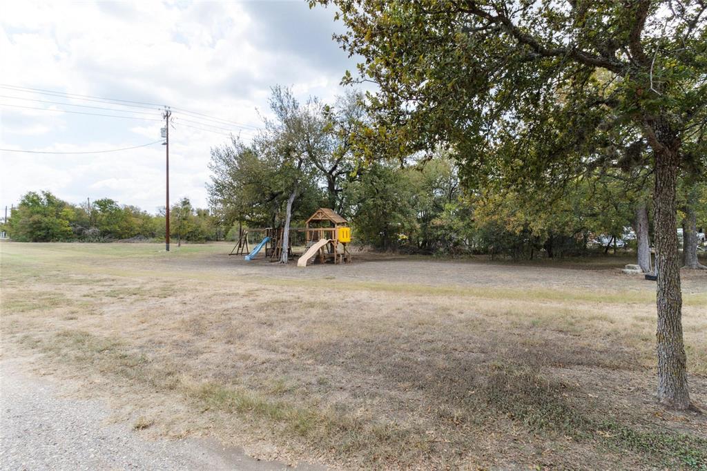 8106 WOLF LN