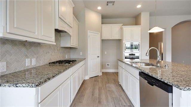 2017 LIMESTONE LAKE DR