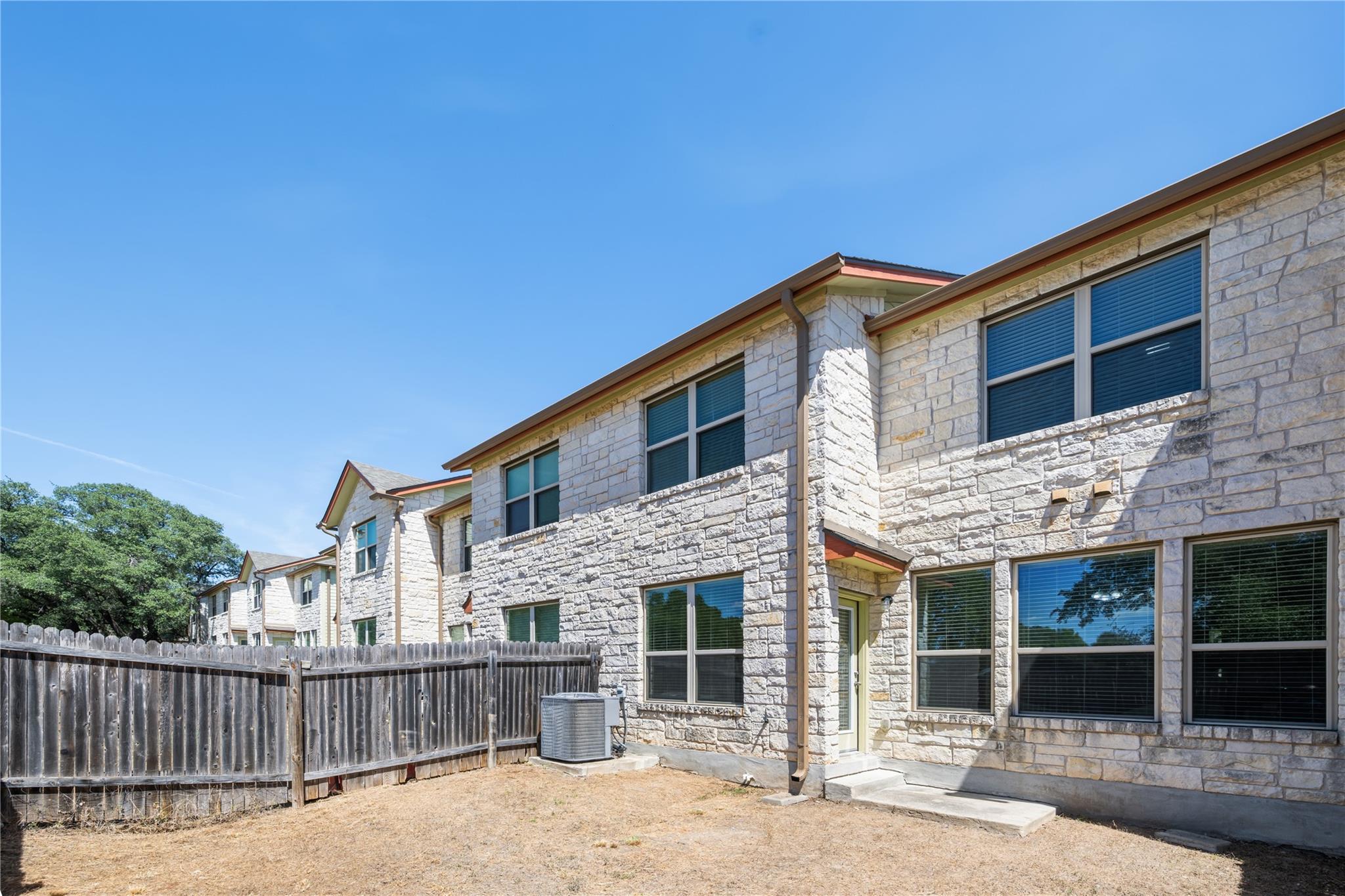 2410 Great Oaks DR # 402