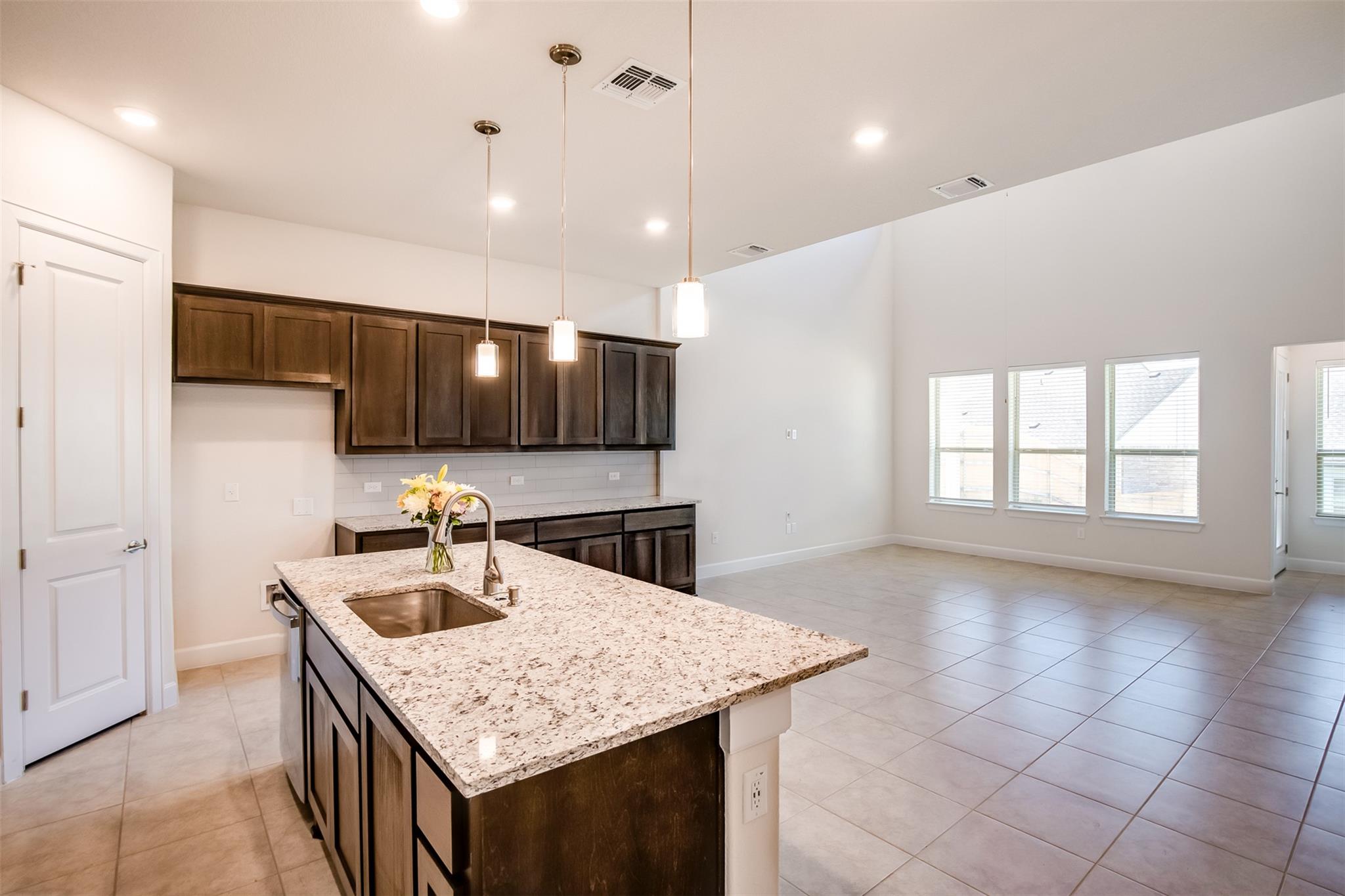 12706 Bloomington DR