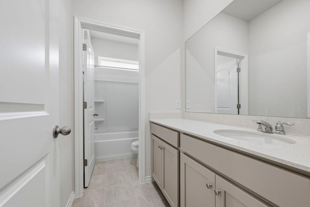 245 Leeland DR